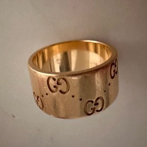 Auth Gucci ring 18k really beautiful